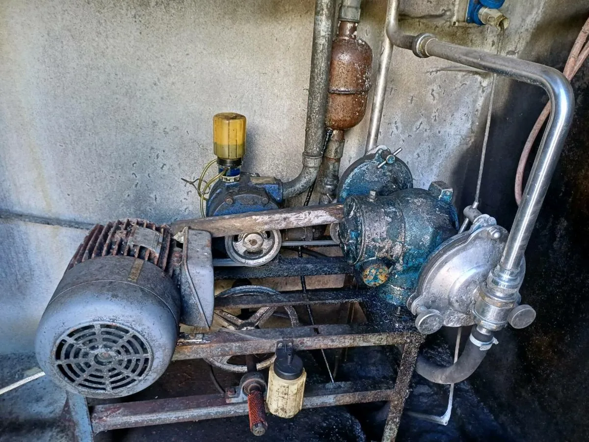 Milking machine - Image 3