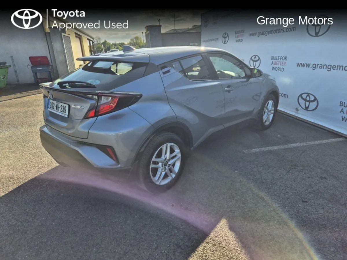 Toyota C-HR 1.8 Hybrid Luna 5dr full Service Hist - Image 2