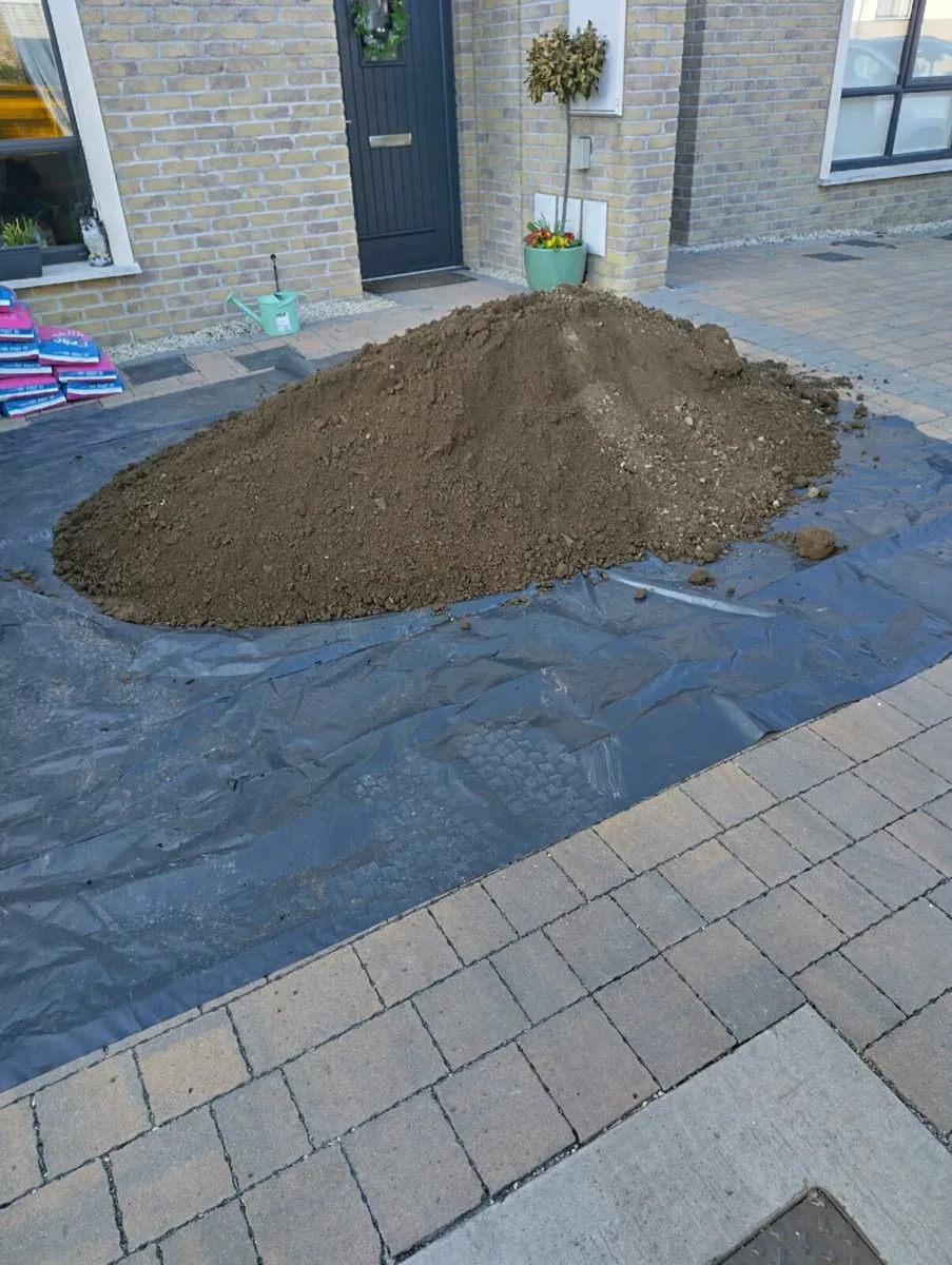 Ton Bags of Top Soil or tipper Loads - Image 1