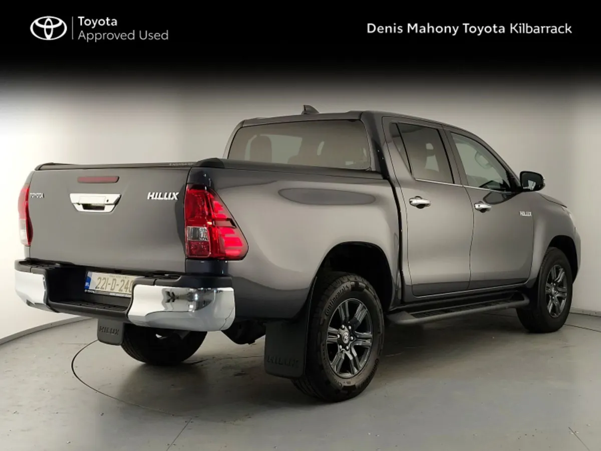 Toyota Hilux 2.8 SR5 D/CAB AUTO 4DR A - Image 2