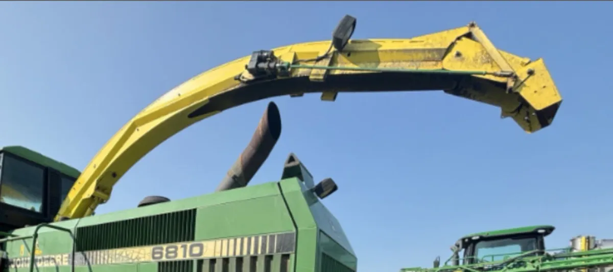 John Deere 6610-6910 chute
