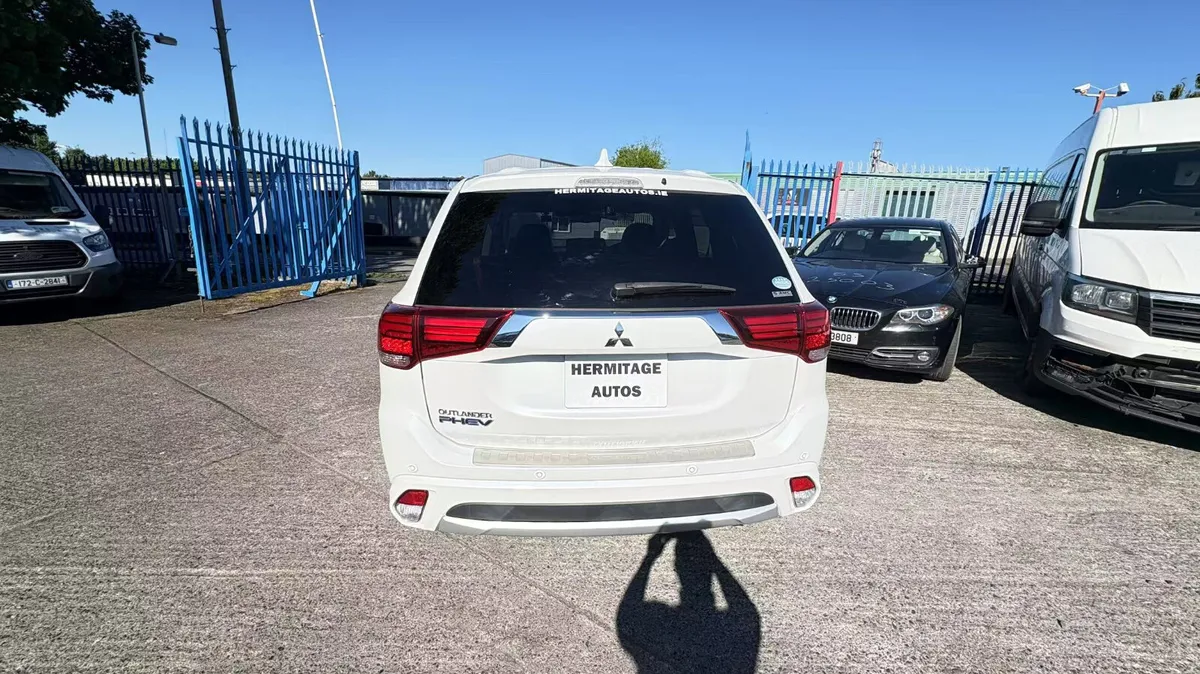 Mitsubishi Outlander 2.0 Hybrid Plug in 2018 - Image 4