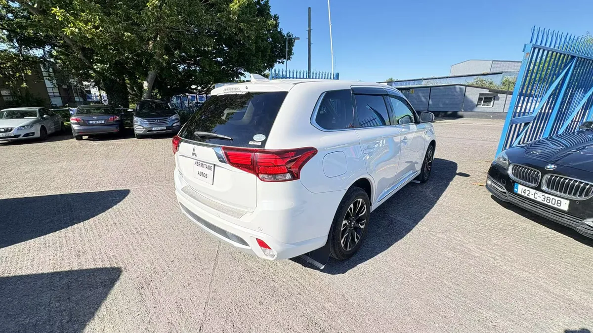 Mitsubishi Outlander 2.0 Hybrid Plug in 2018 - Image 3