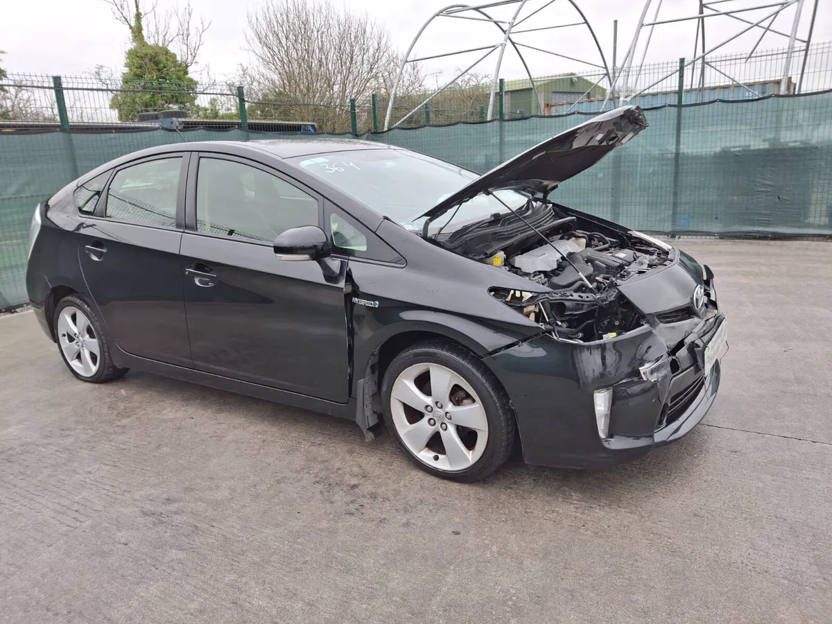 2014 Toyota Prius Hybrid 1.8L Automatic - Image 4