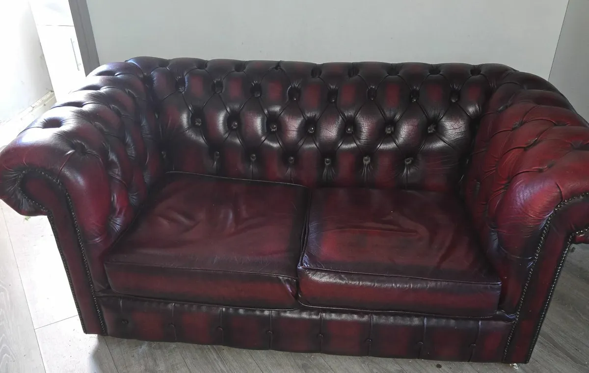 Chesterfield suite with footstool - Image 2