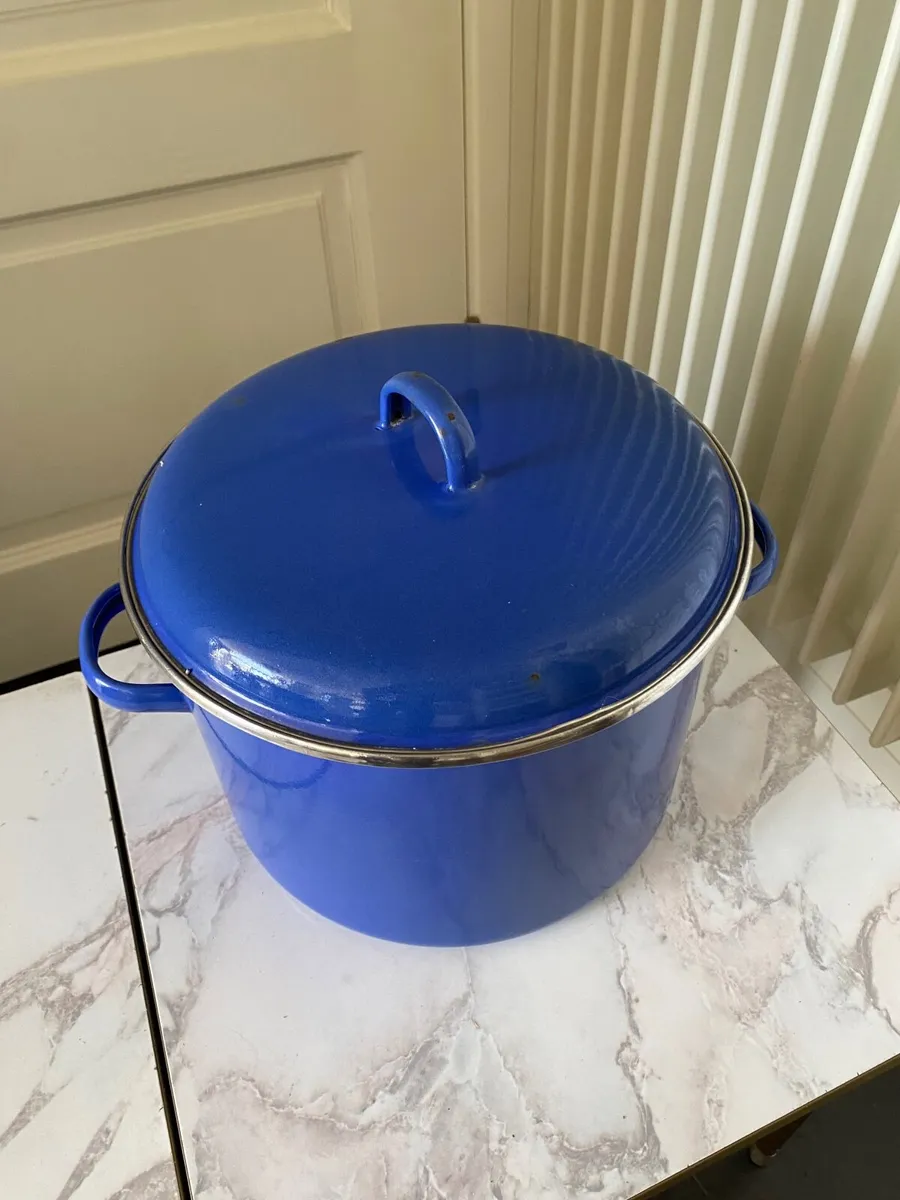 Pot - large blue enamel pot with lid - Image 2