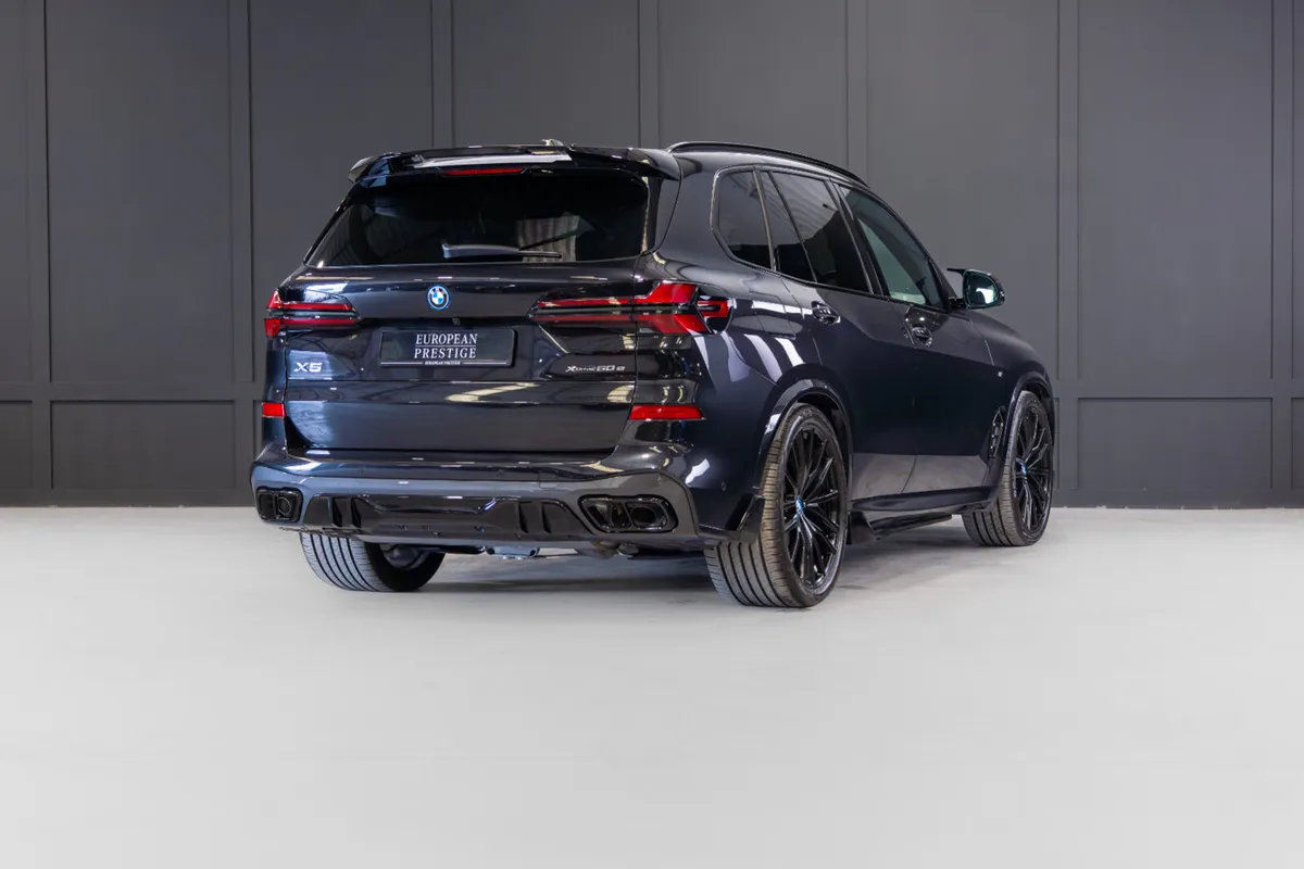 2025 BMW X5 X-Drive 50e M-Sport - Image 3