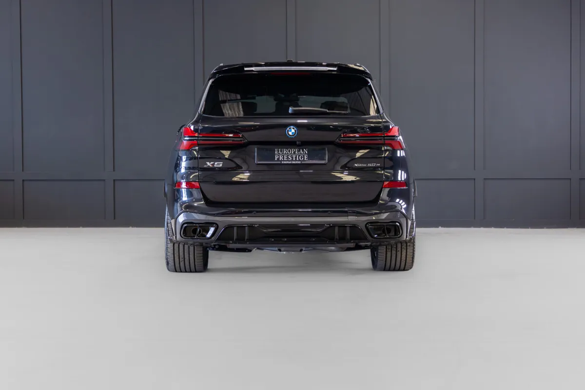 2025 BMW X5 X-Drive 50e M-Sport - Image 4