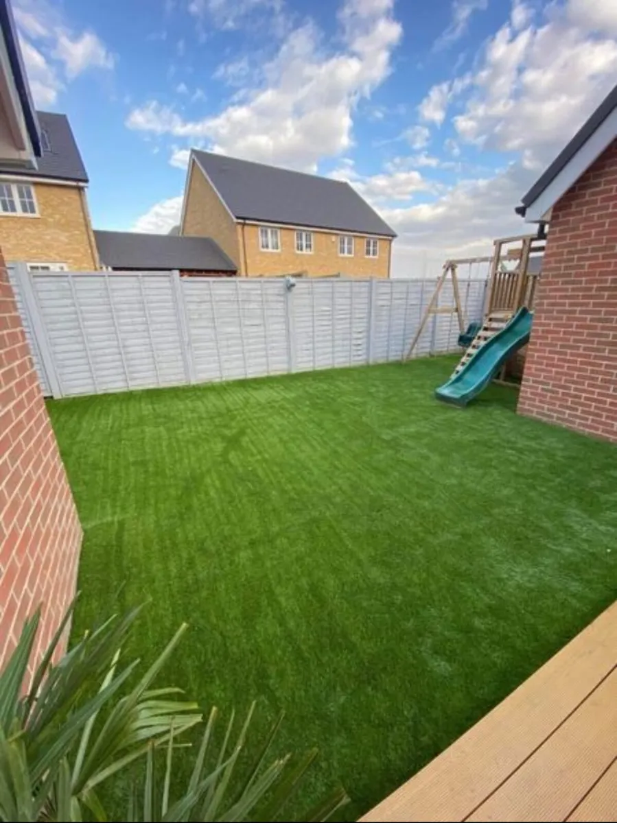 New 40MM lush green bounce back artificial grass - Image 3