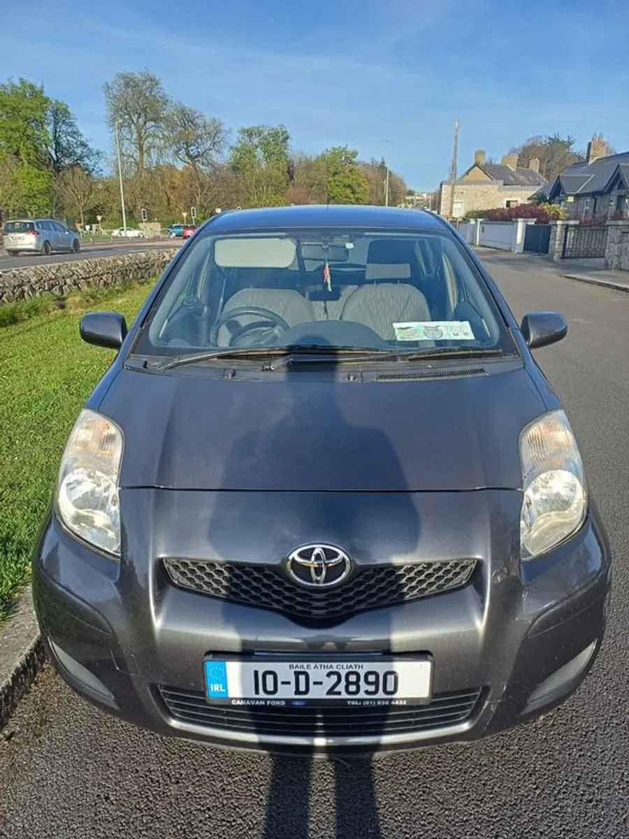 2010 Toyota Yaris - Image 1