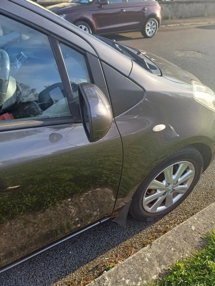 2010 Toyota Yaris - Image 4