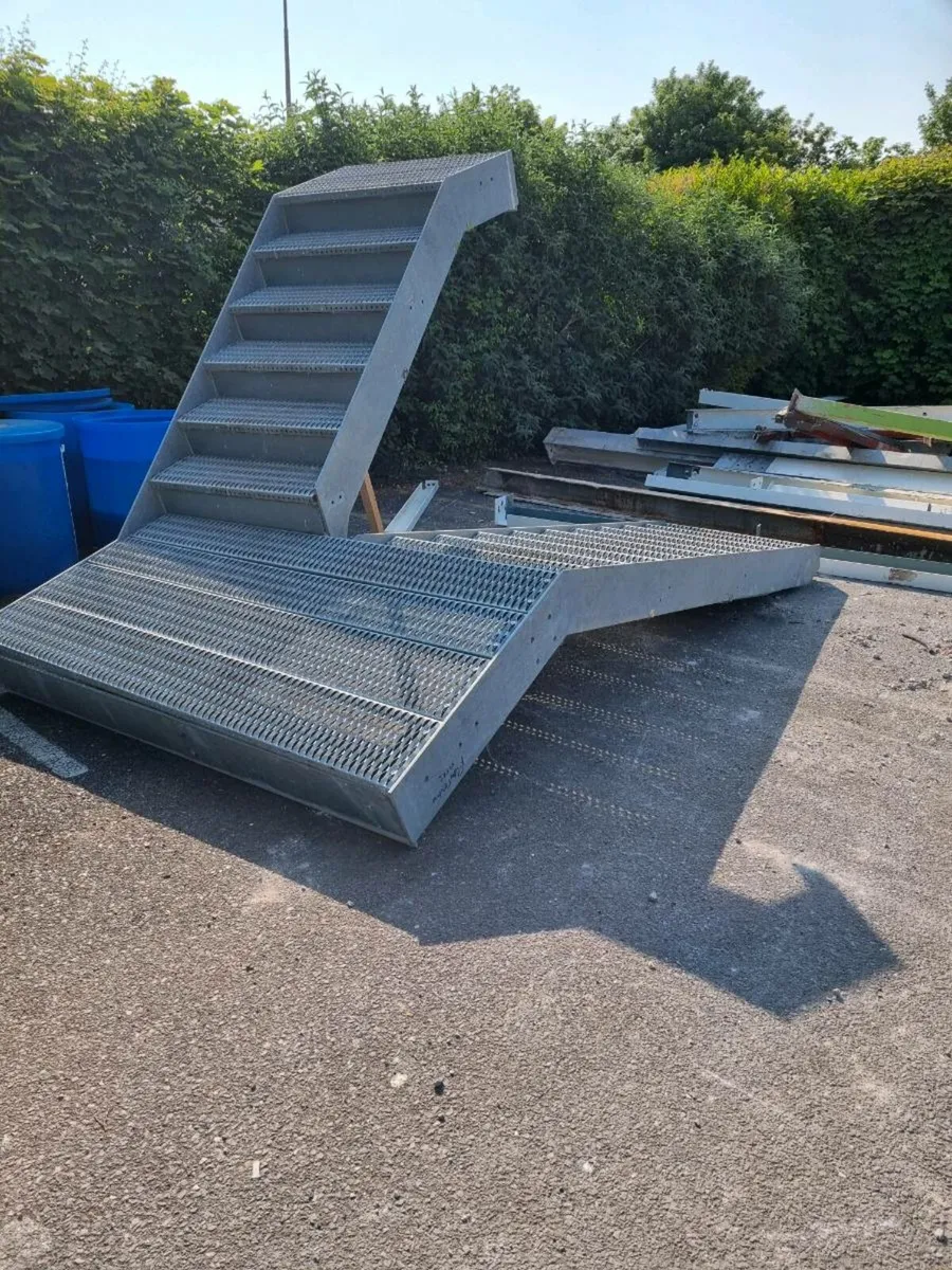 Half turn stairs - Image 1