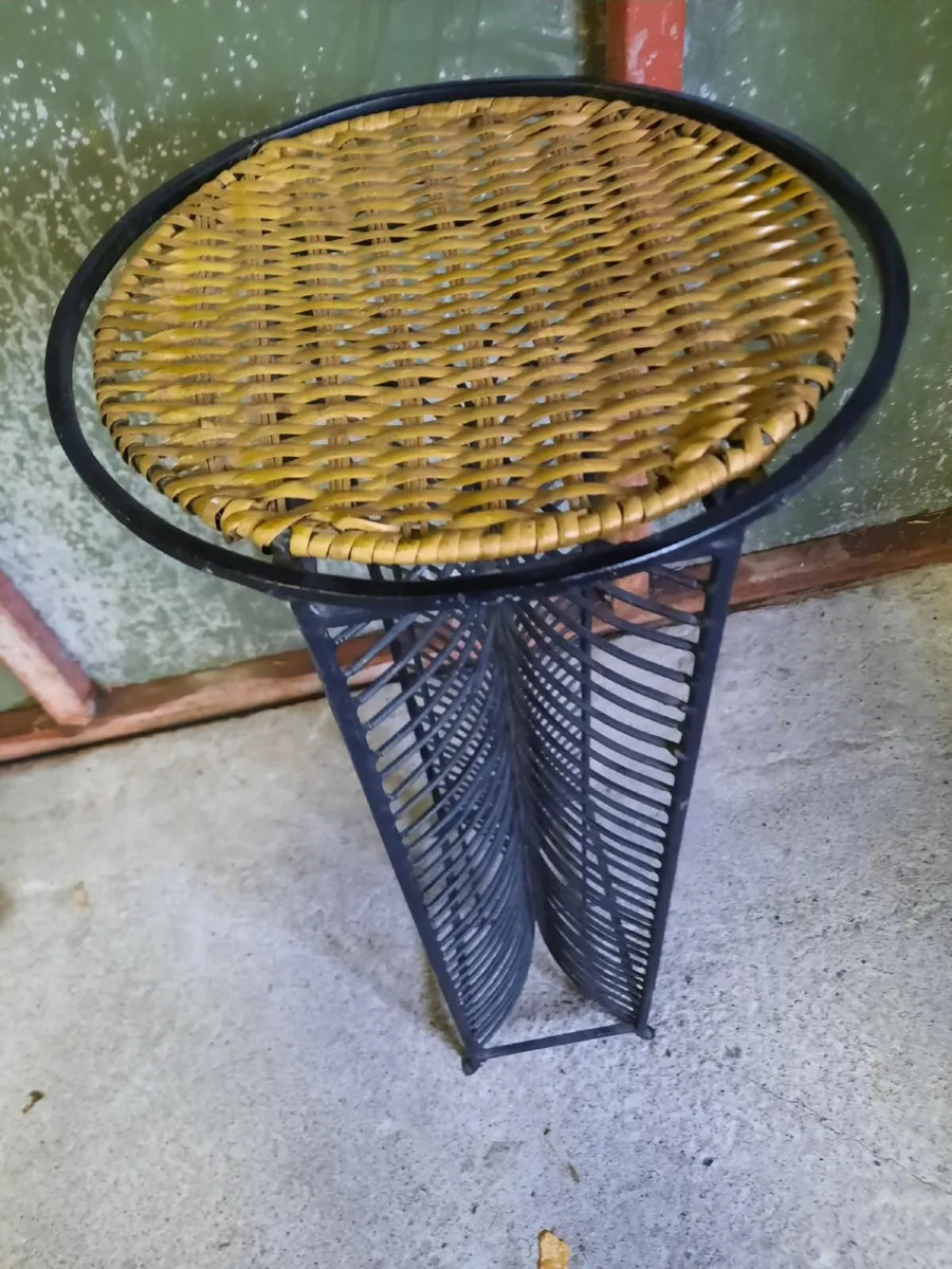 Plant stand - Image 1