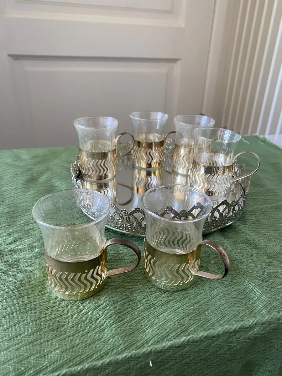 Glasses in ‘silver’ holders fmint tea or coffees - Image 3