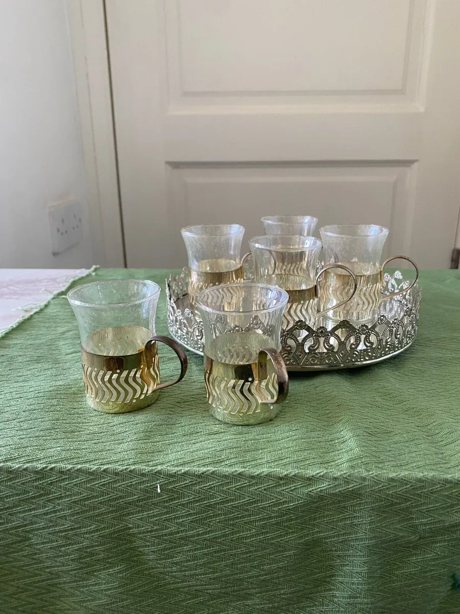 Glasses in ‘silver’ holders fmint tea or coffees - Image 4