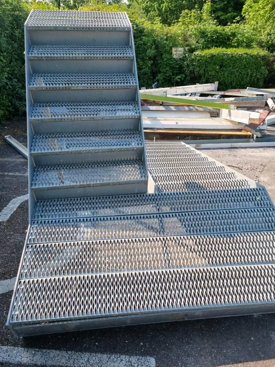 Half turn stairs - Image 4