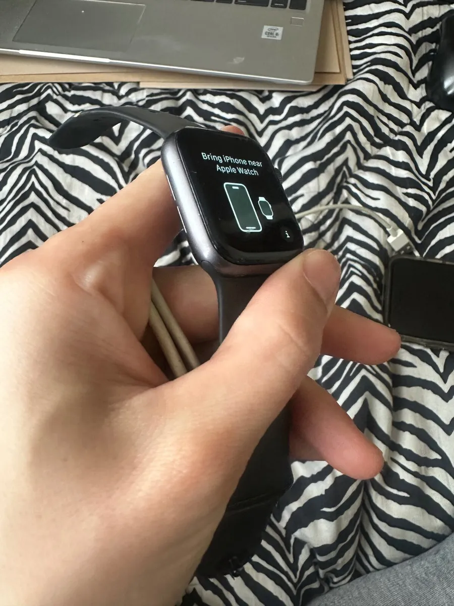 Apple Watch Series 4, 40mm - Image 1