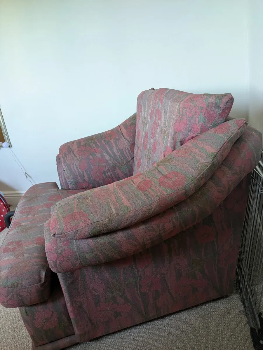 One seater couch  - free to collect - Image 1