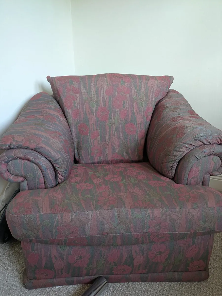 One seater couch  - free to collect - Image 2