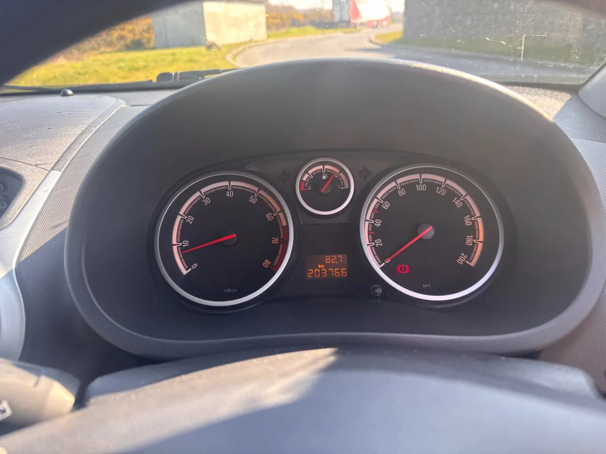 2011 OPEL CORSA 1.2 PETROL CHEEP TAX - Image 3