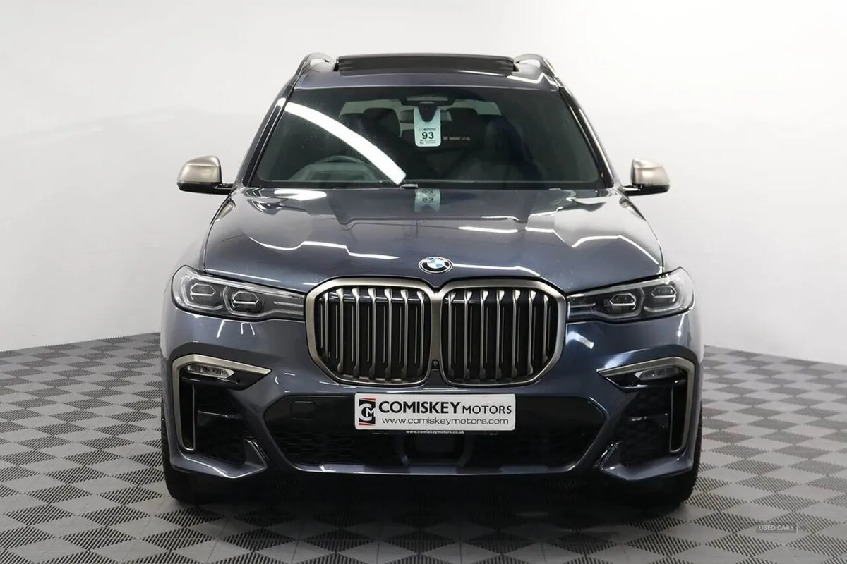 BMW X7 M50d - Image 2