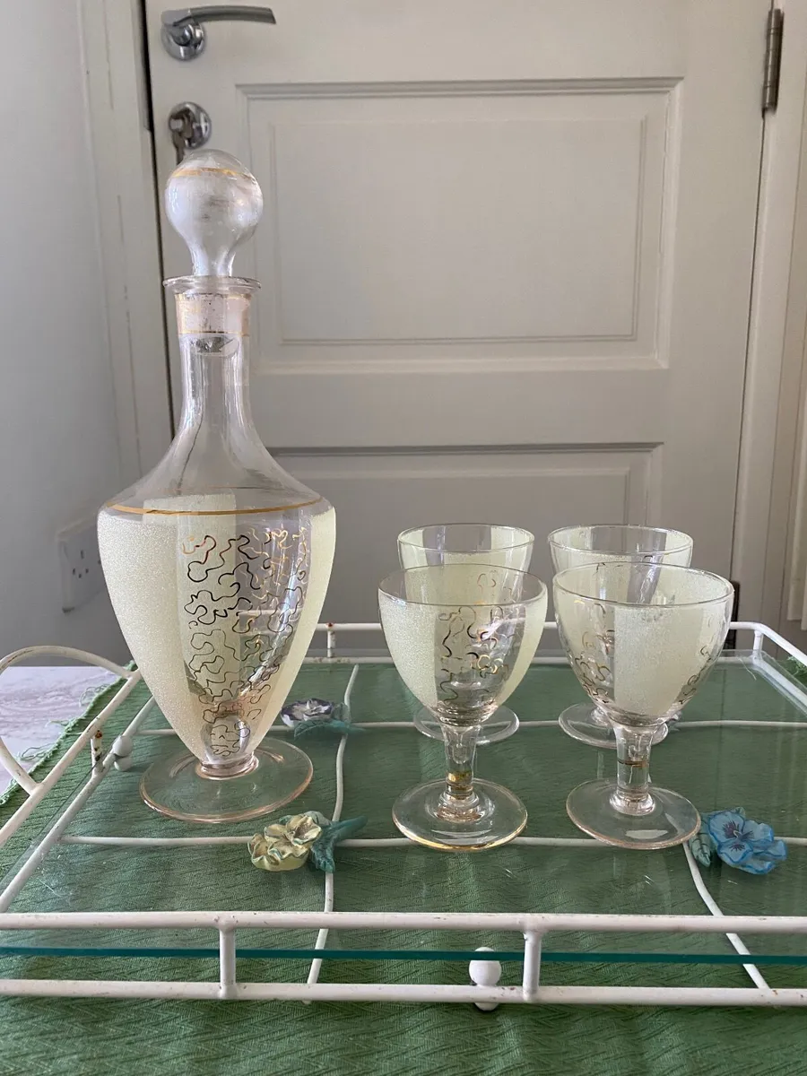 Glass decanter & matching wine glasses - Image 3