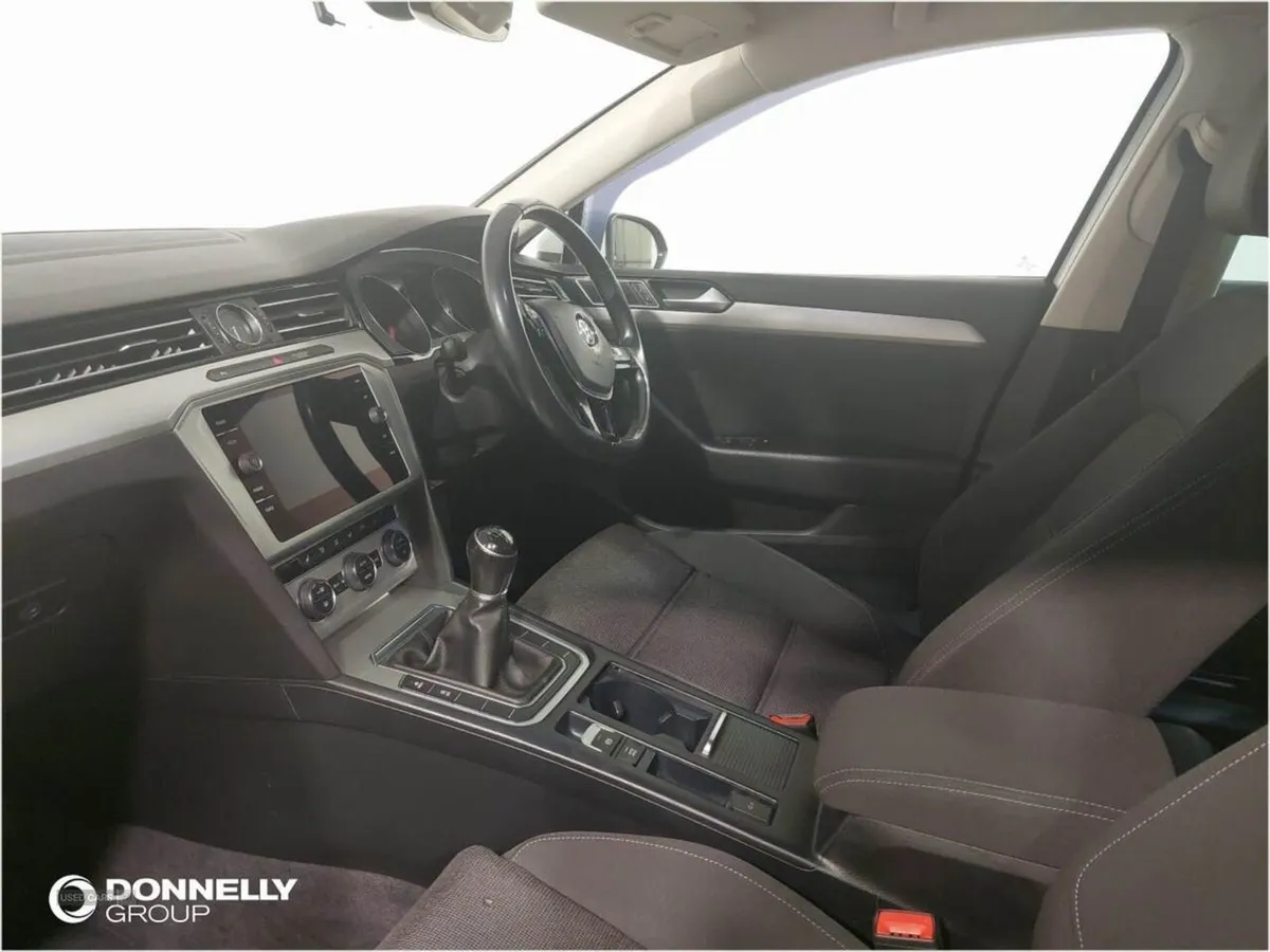 Volkswagen Passat 2.0 TDI SE Business 4dr - Image 2