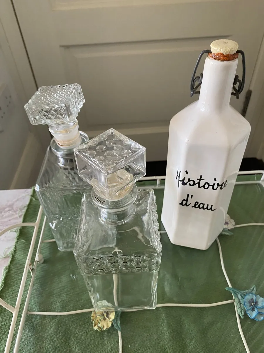 Glass decanters & water bottle - Image 4