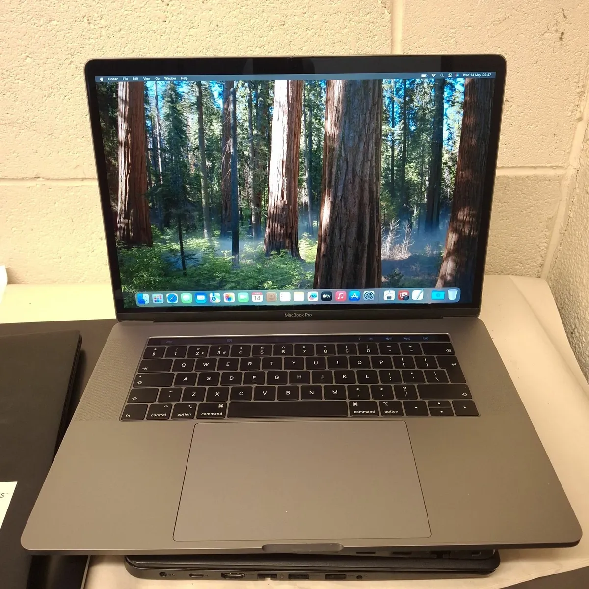 Apple MacBook Pro 15" (2018)  Space Gray | Core i7 - Image 3