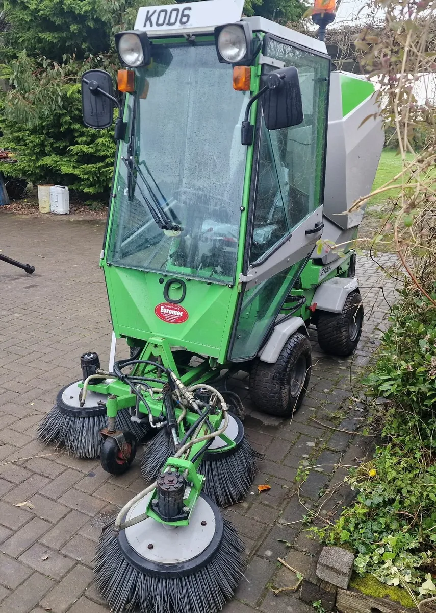 Egholm Park Ranger ride on sweeper roadsweeper - Image 1