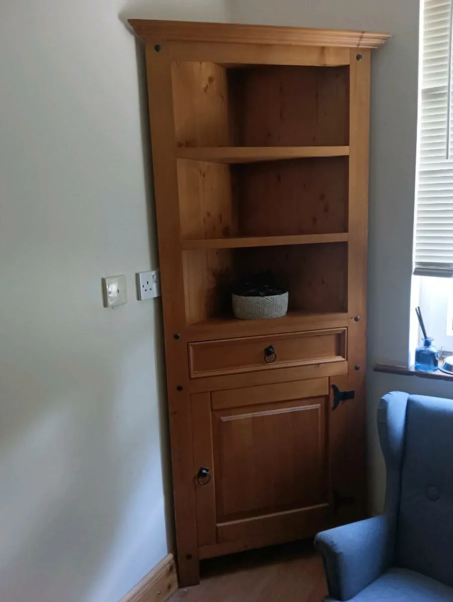 Beautiful corner mexican pine unit . - Image 2