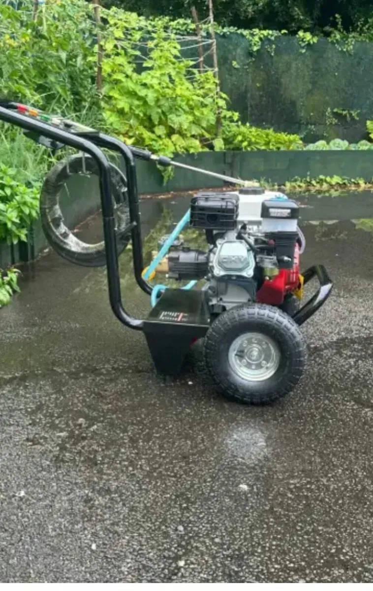 Petrol power washer - Image 4