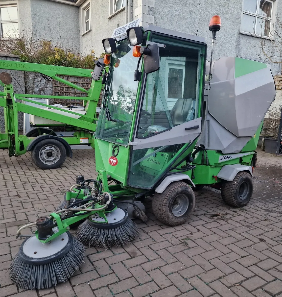 Diesel mini road sweeper roadsweeper no vat - Image 1