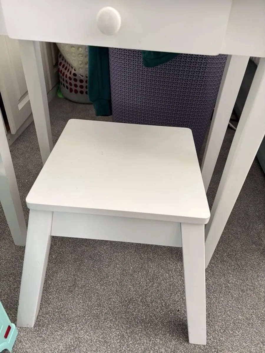 Kids Vanity Table - Image 1