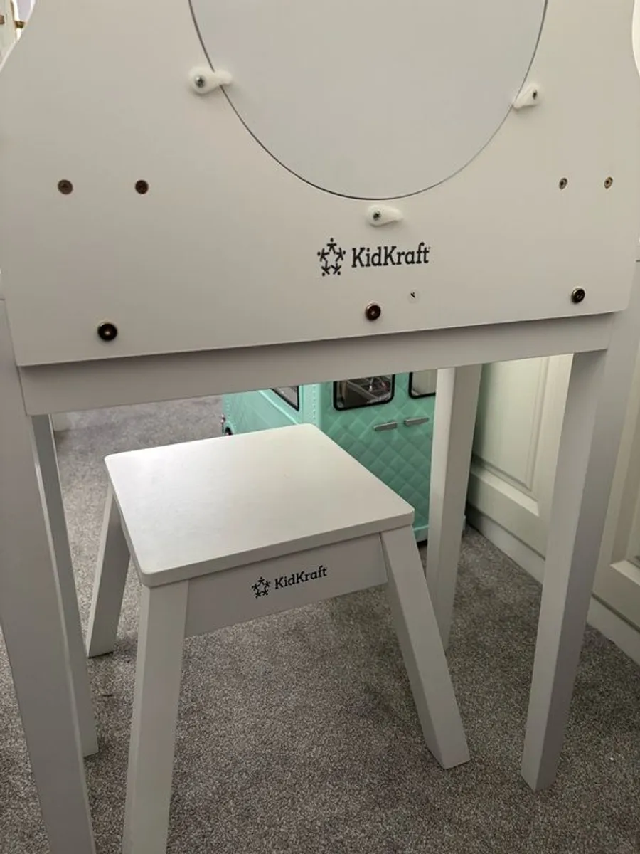 Kids Vanity Table - Image 2