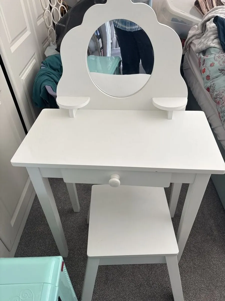 Kids Vanity Table - Image 4