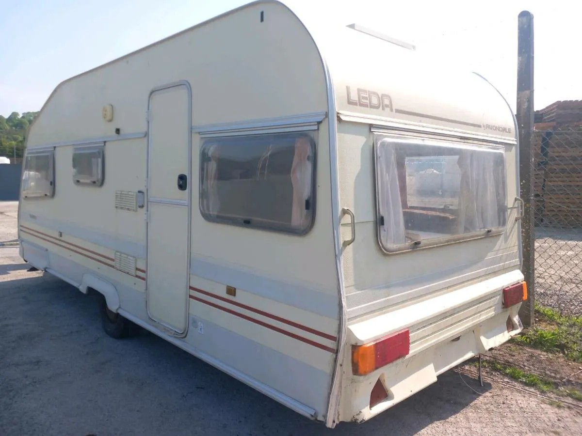 Avondale 5 berth cheap starter caravan - Image 1