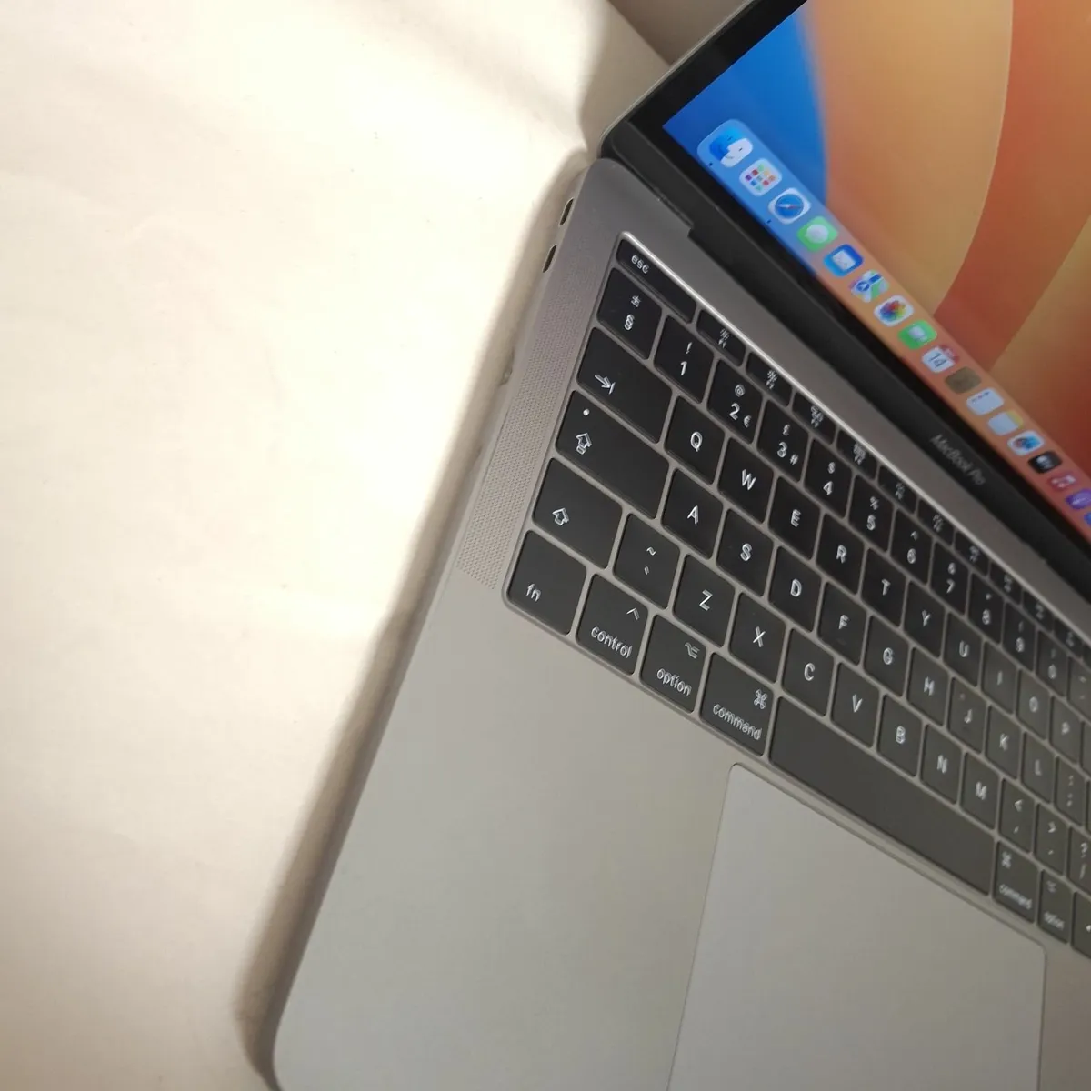 Apple MacBook Pro 13" (2017) Core i5 2.3GHz, 8GB - Image 2