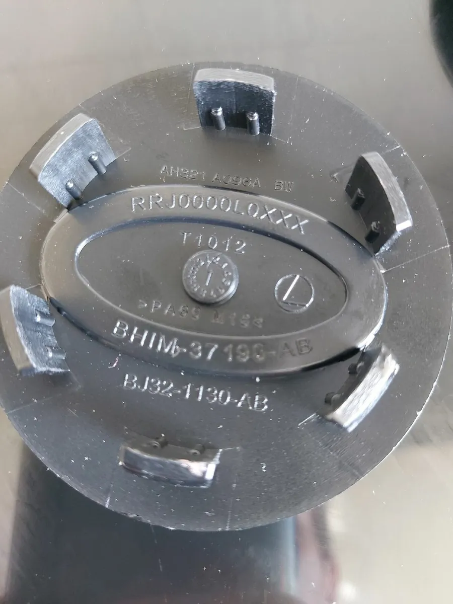 4 x New Land Rover 63mm Centre Caps - FREE POST - Image 3