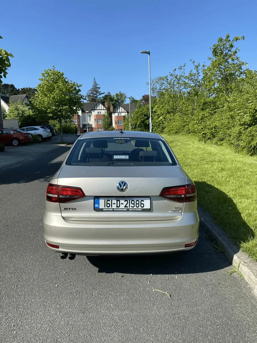 Volkswagen Jetta 2016 - Image 2