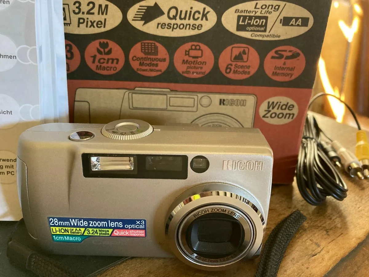 Digital Camera  Caplio G4 Wide - Image 2