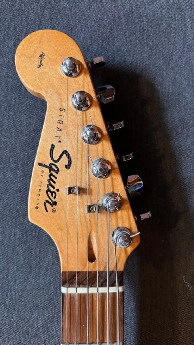 Fender Squier Strat  LEFT HANDED - Image 3