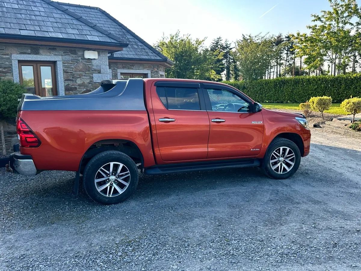 Toyota Hilux Invincible - Image 2