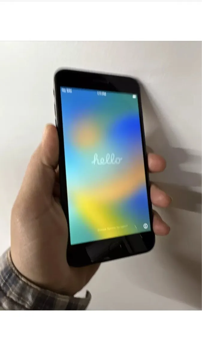 iPhone 8 Plus - Image 2