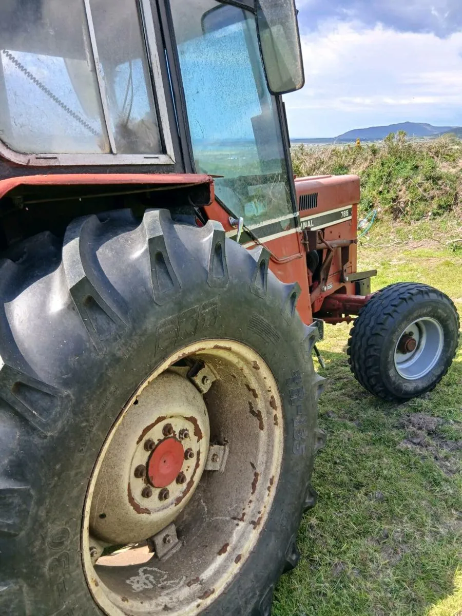 International 785...80hp in every day use - Image 2