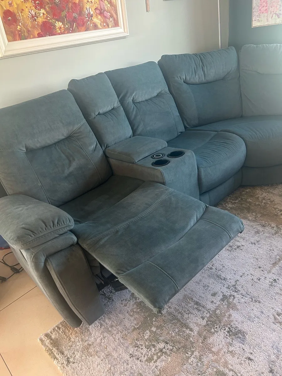 L shaped sofa - Image 1