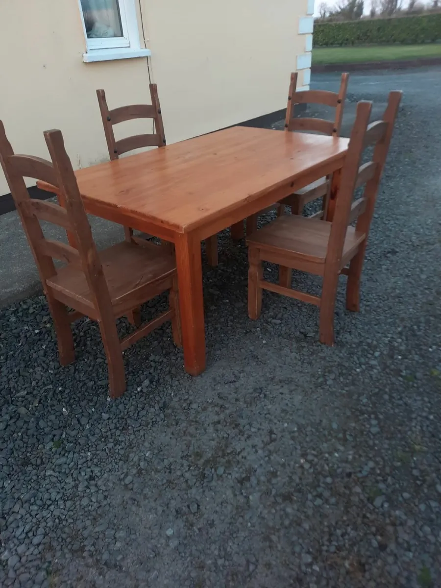 Kitchen table and chairs - Image 2