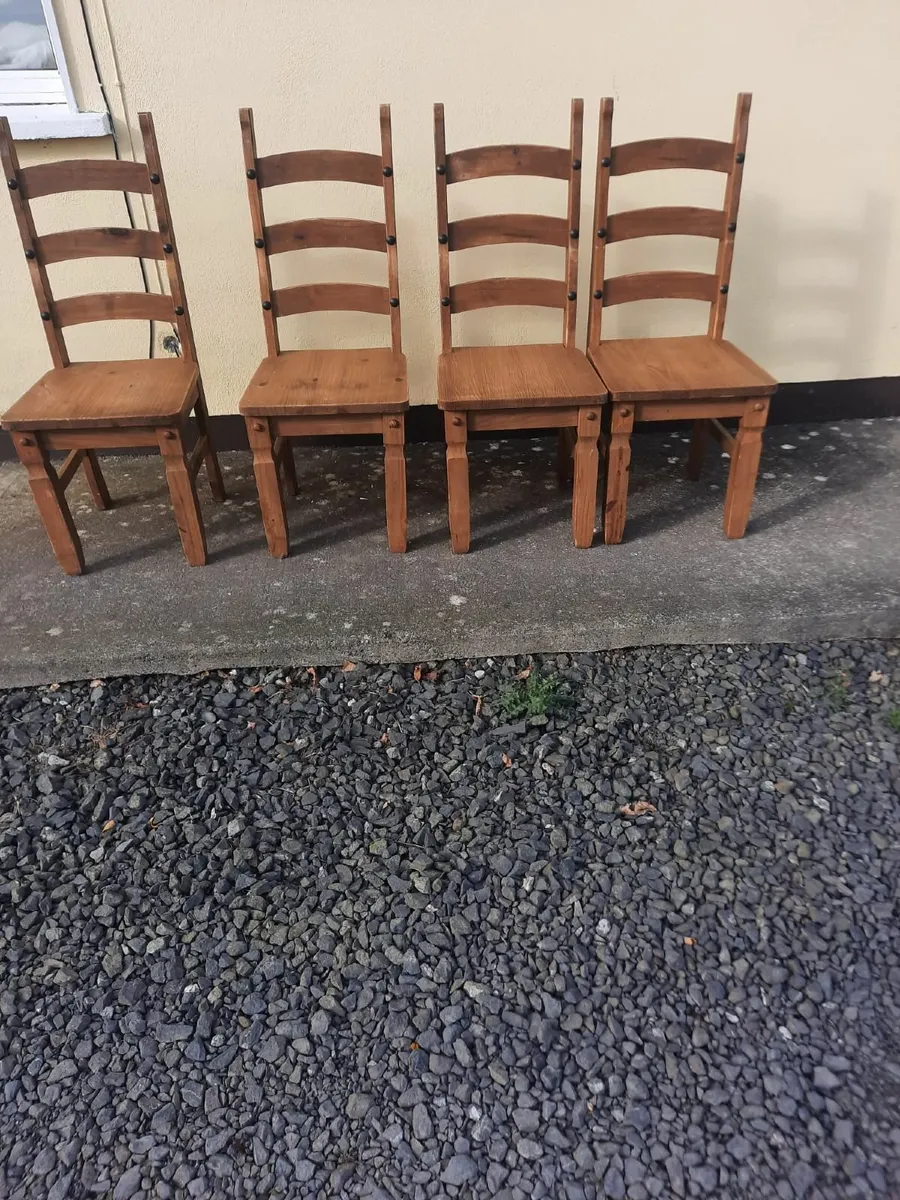 Kitchen table and chairs - Image 3