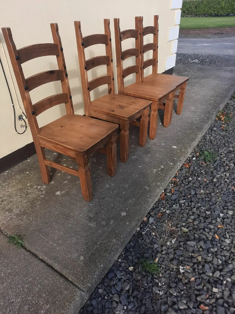 Kitchen table and chairs - Image 4