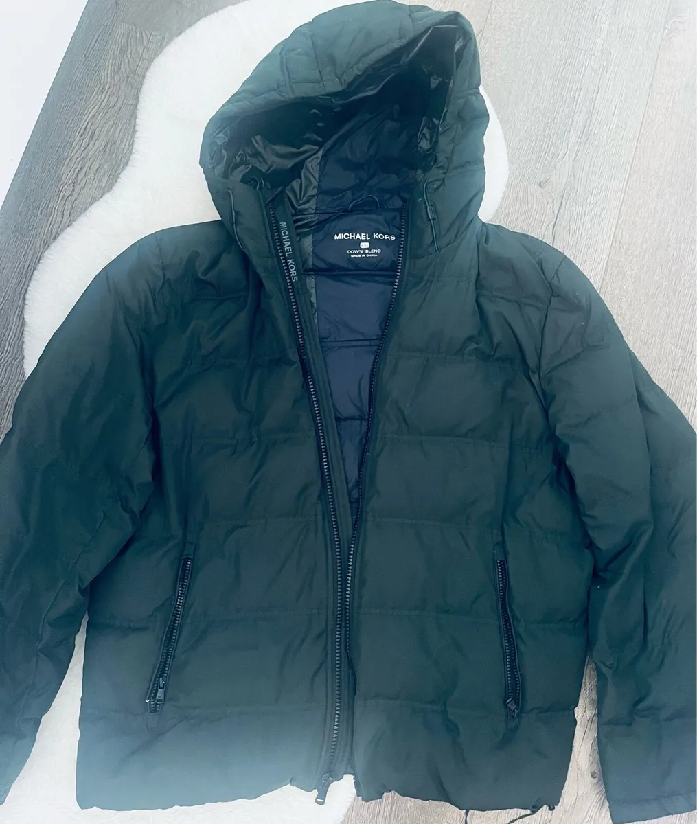 Brand clothes in perfect condition - Image 3